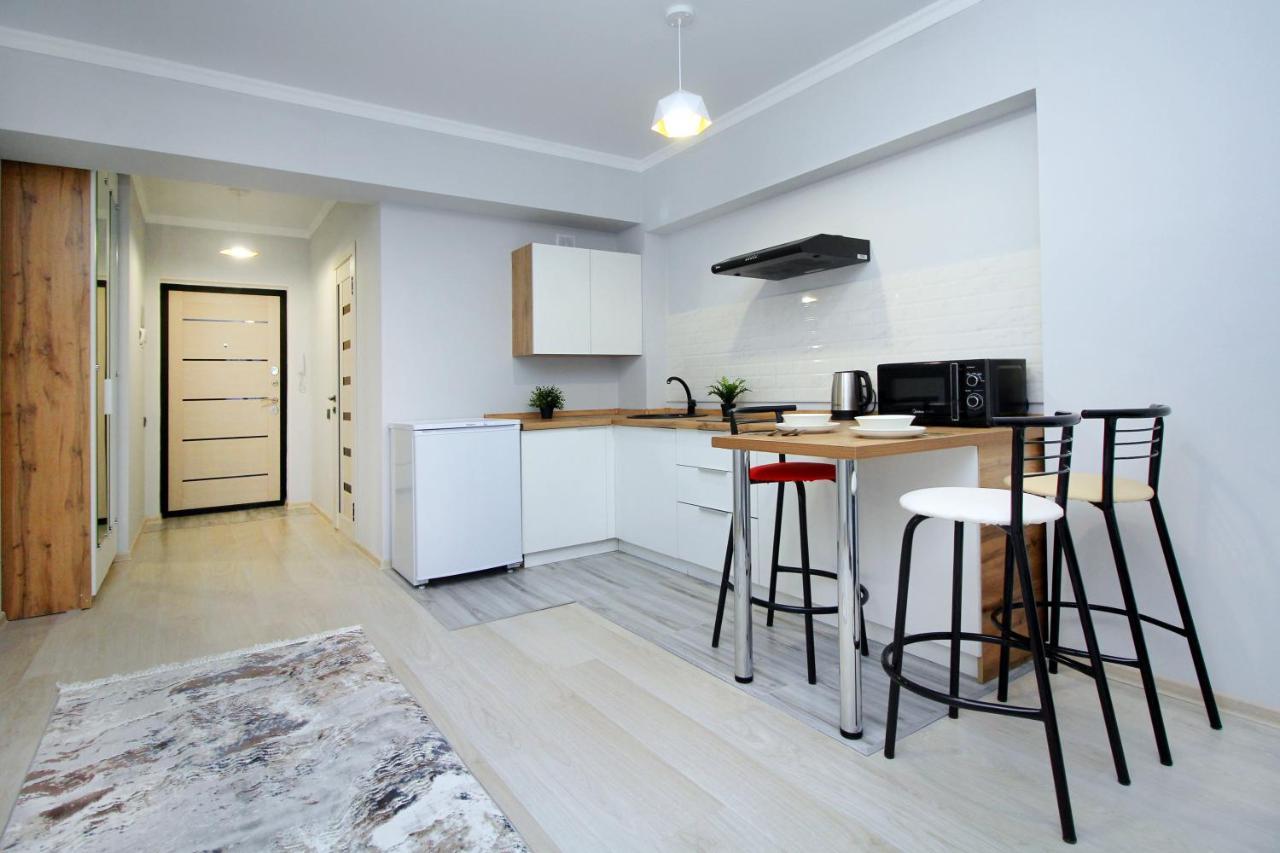 Cozy Studio In The Best Area! 4 Alma-Ata Exteriör bild